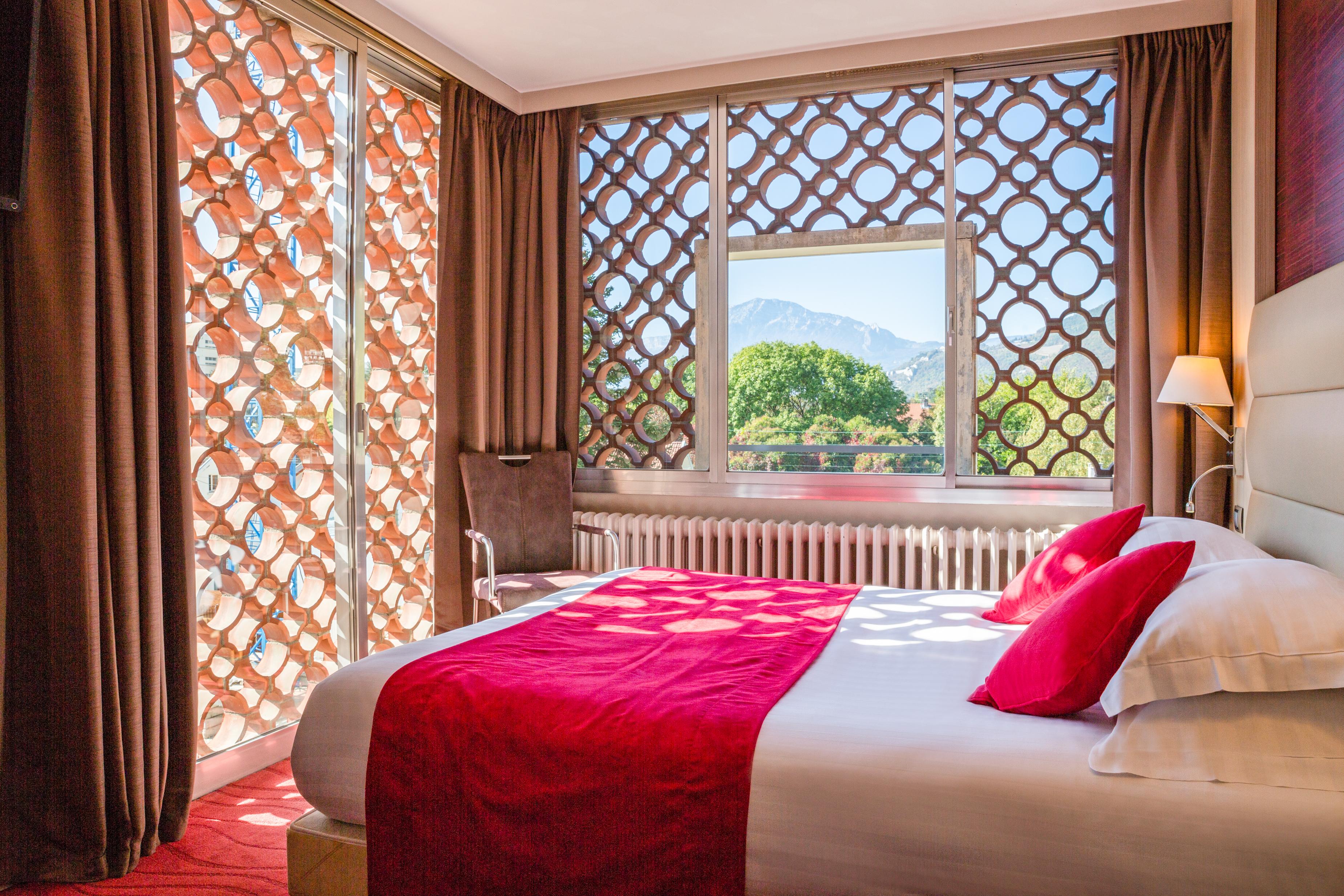 Hotel Les Trois Roses, Meylan Grenoble Exterior photo