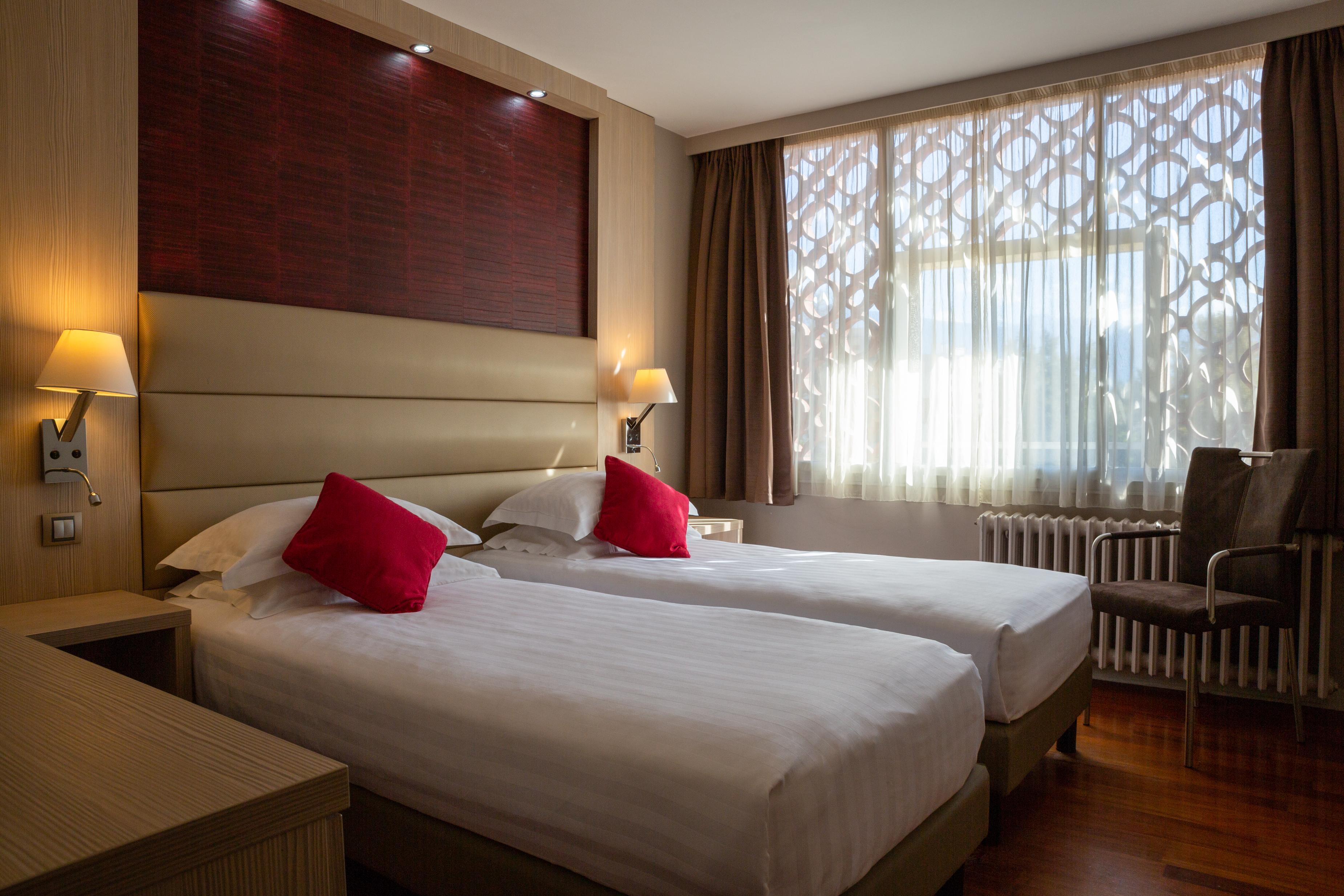 Hotel Les Trois Roses, Meylan Grenoble Exterior photo