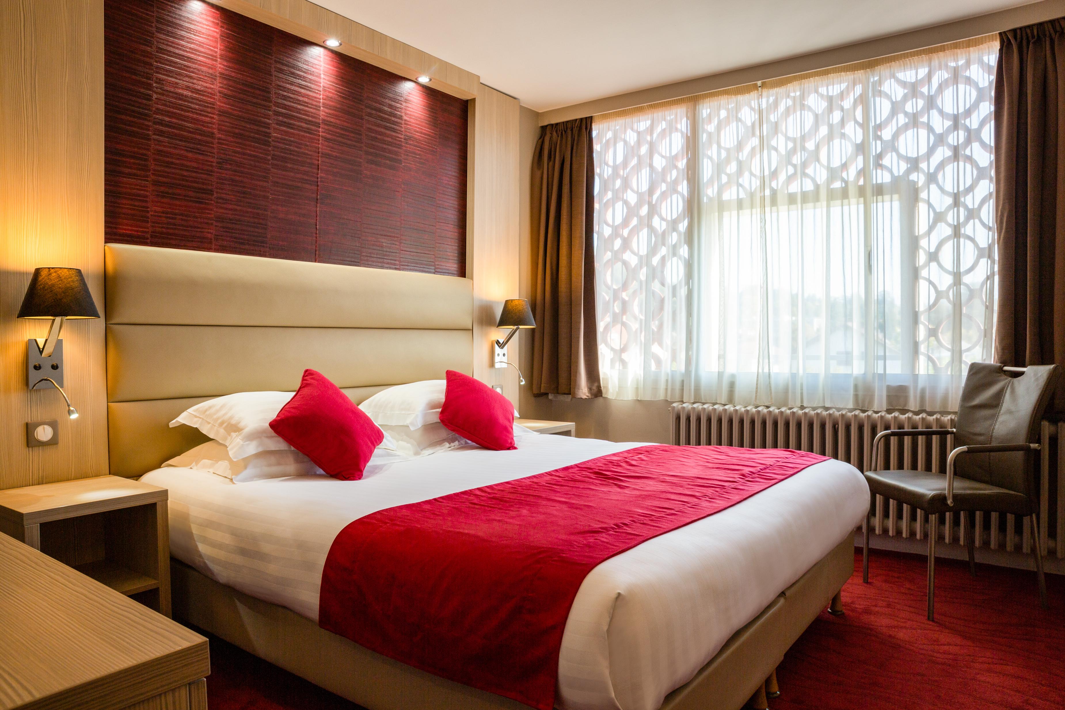Hotel Les Trois Roses, Meylan Grenoble Exterior photo