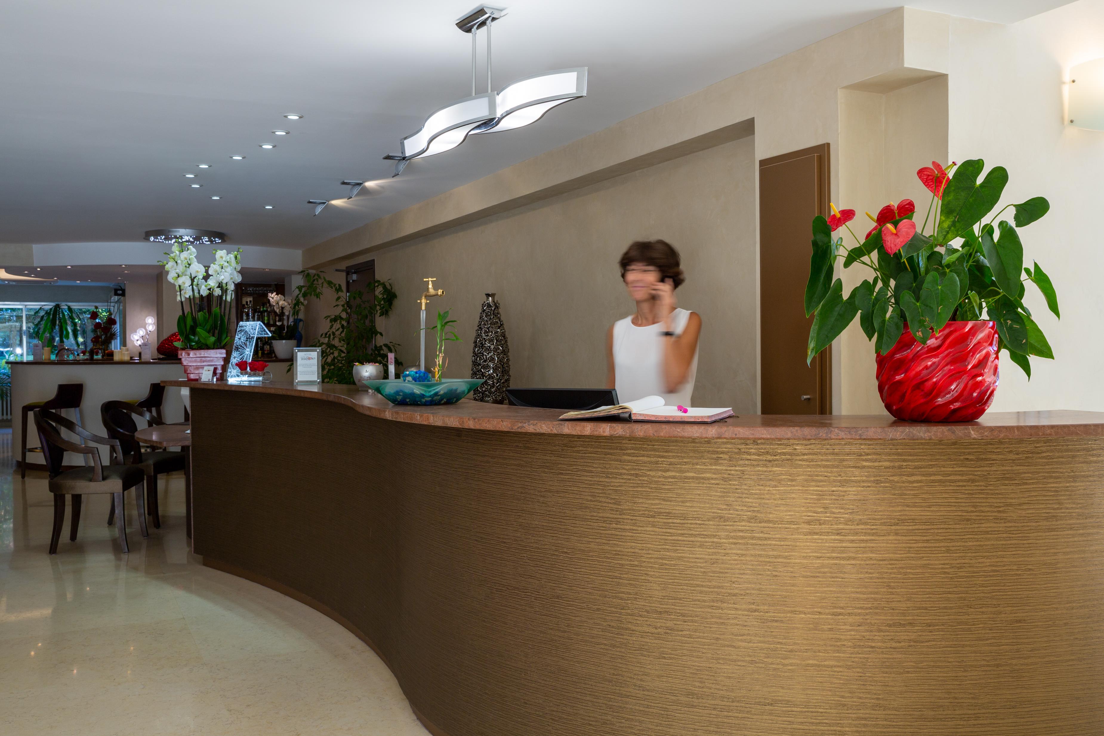 Hotel Les Trois Roses, Meylan Grenoble Exterior photo