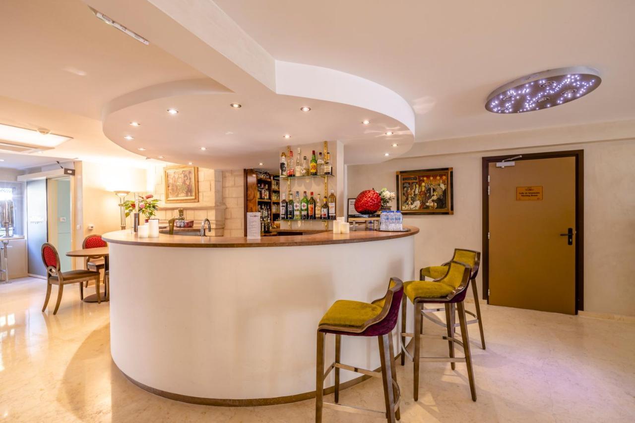 Hotel Les Trois Roses, Meylan Grenoble Exterior photo
