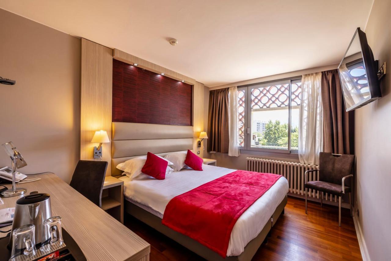 Hotel Les Trois Roses, Meylan Grenoble Exterior photo