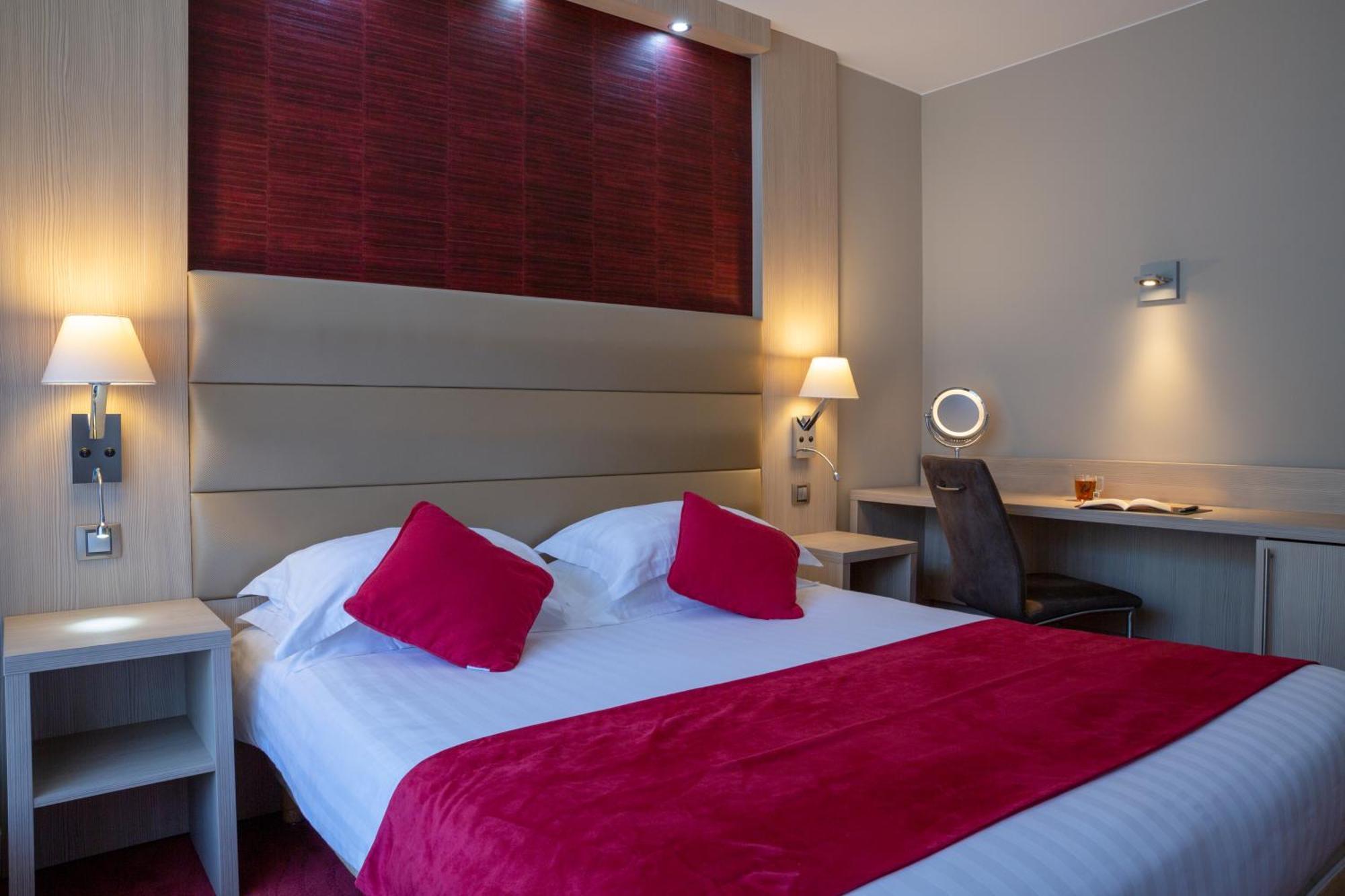 Hotel Les Trois Roses, Meylan Grenoble Exterior photo