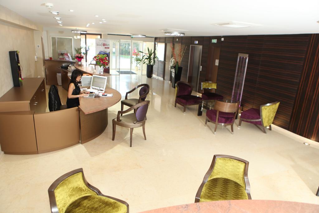 Hotel Les Trois Roses, Meylan Grenoble Exterior photo