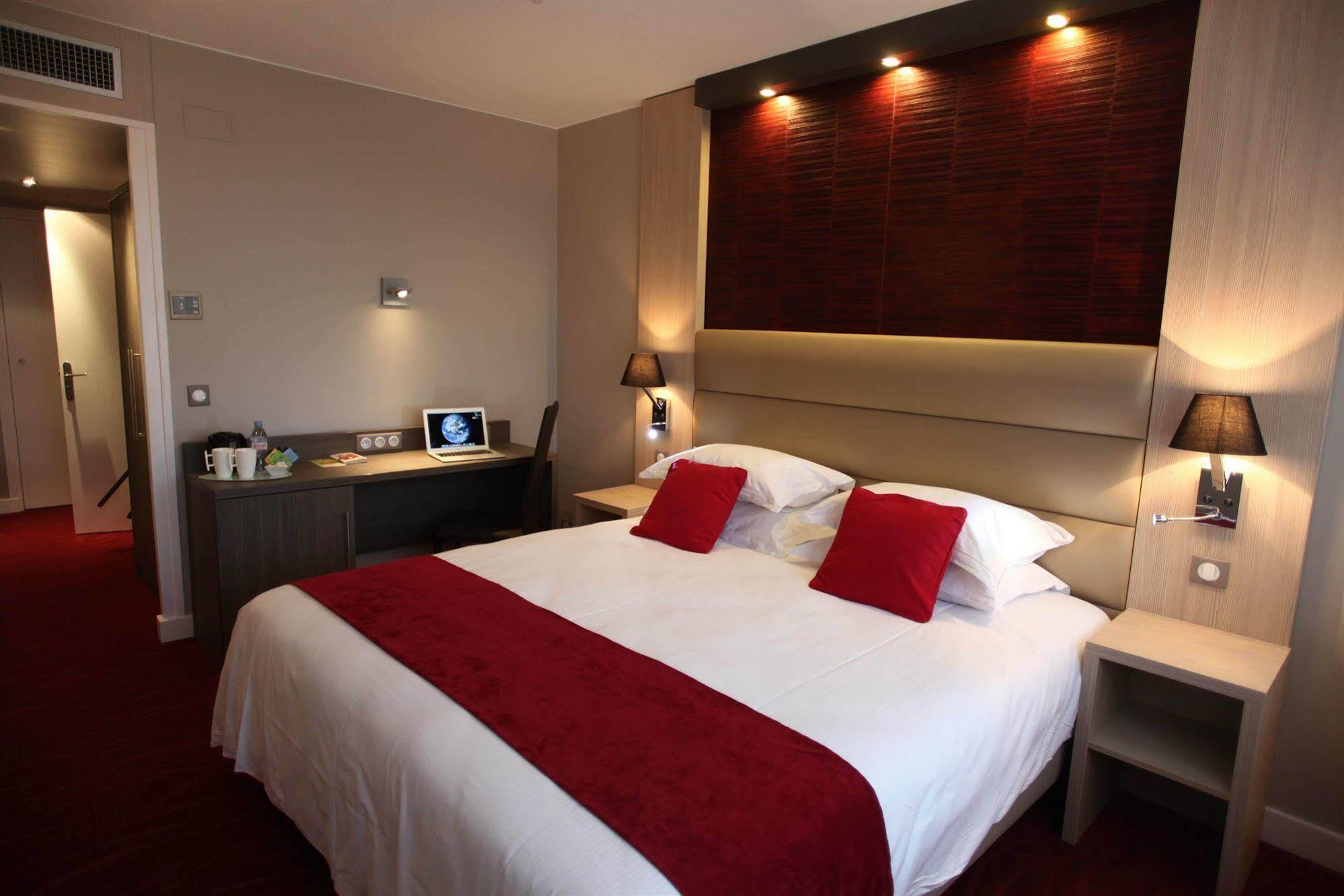 Hotel Les Trois Roses, Meylan Grenoble Exterior photo