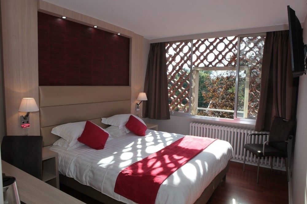Hotel Les Trois Roses, Meylan Grenoble Exterior photo